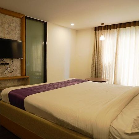Golden Lotus Hotel Hyderabad Exterior foto